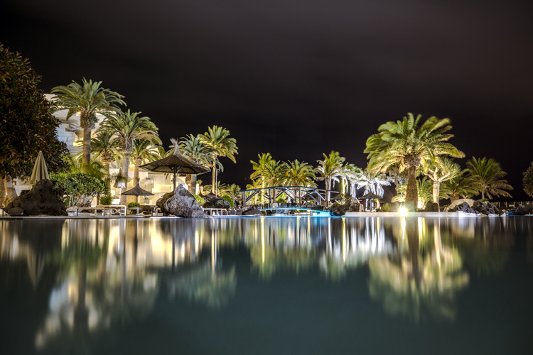 La piscine de l'hôtel Melia Salinas à Costa Teguise.